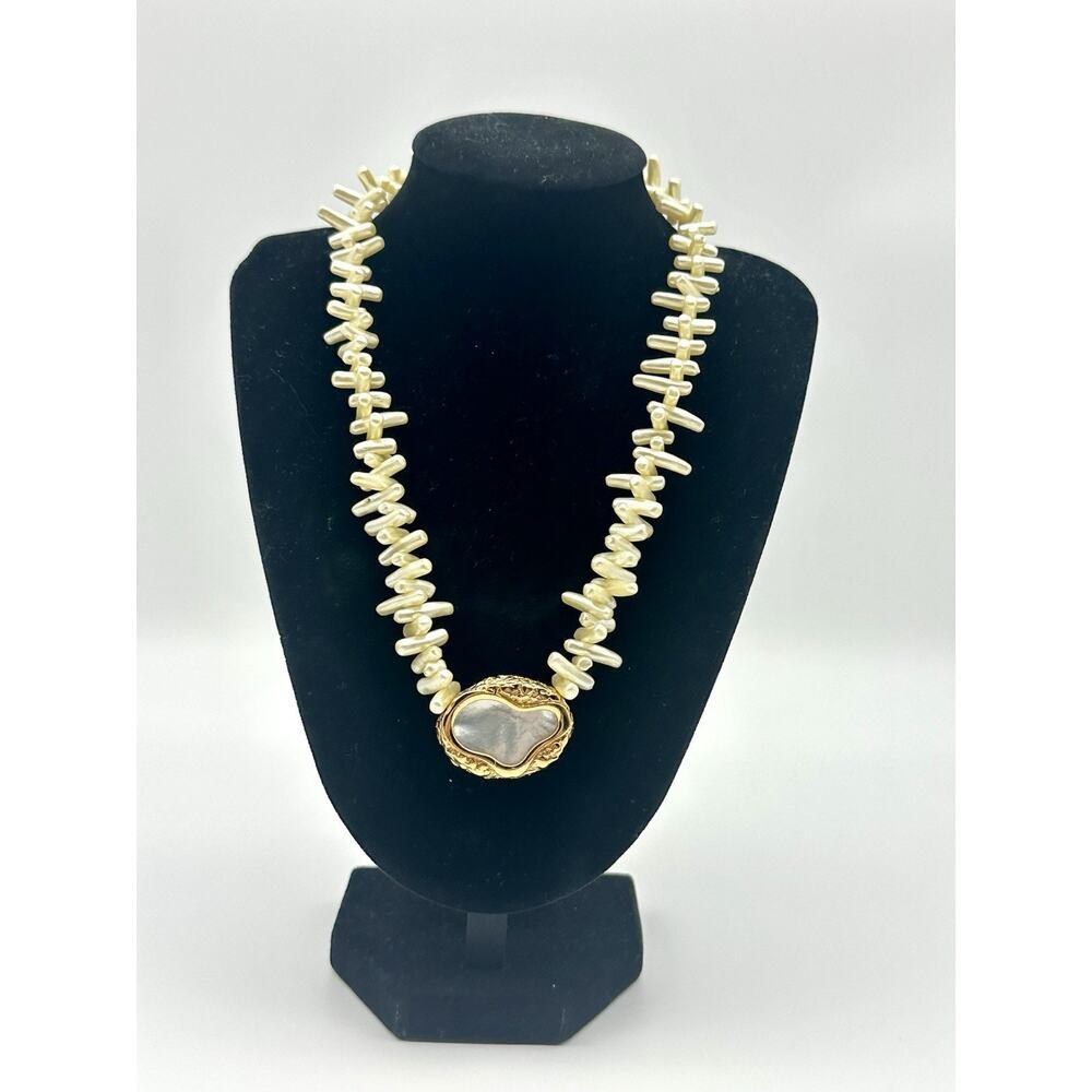 Napier Vintage Texture Pearl And Mother Of Pearl Faux Chocker Necklace Signed - Picture 3 of 7
